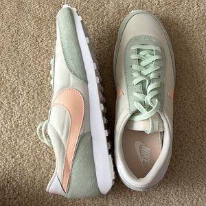 Nike DBreak DayBreak Sail Crimson Tint Green Women’s CK2351-107 Sneakers Shoes